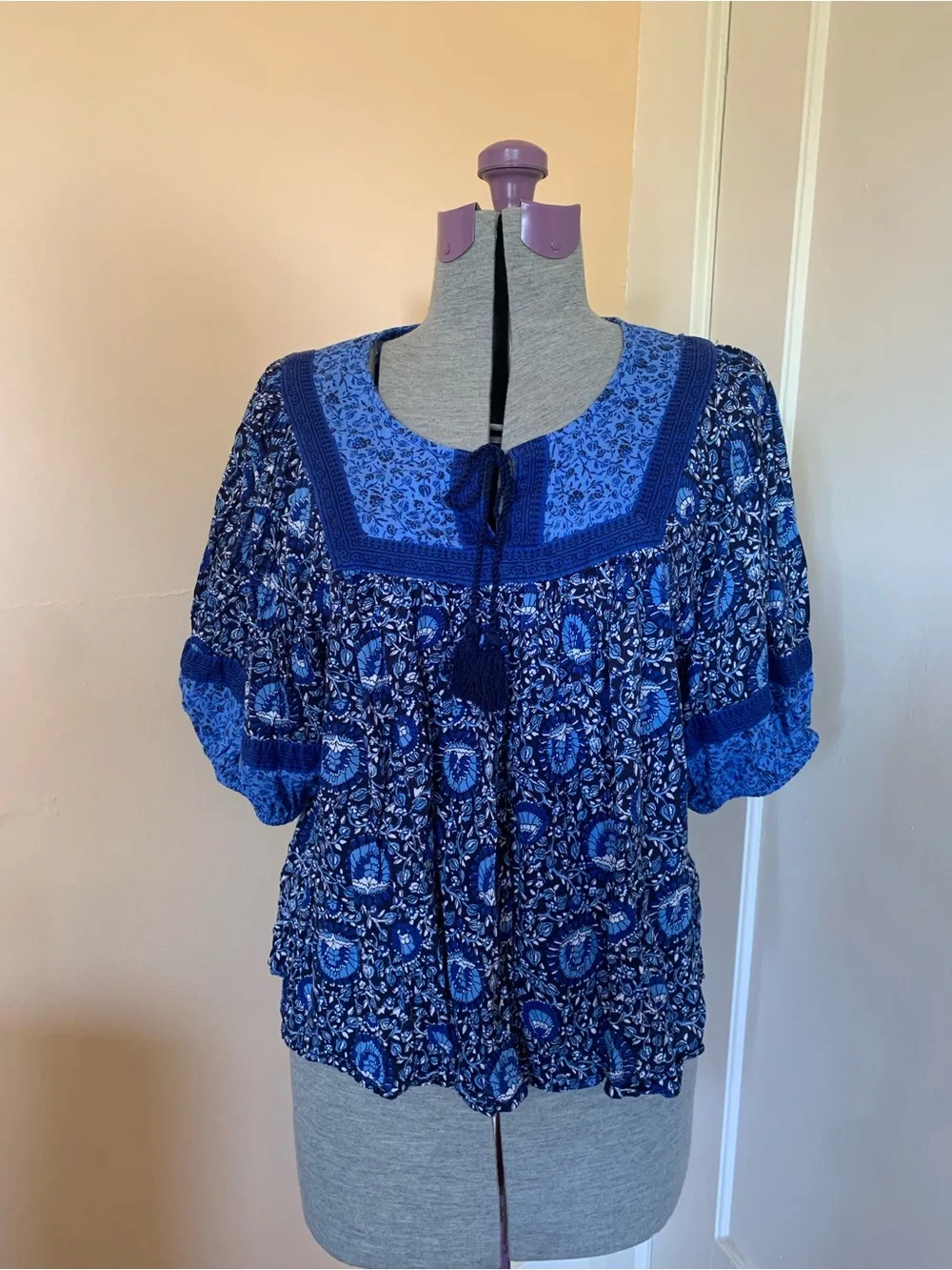 Old Navy Blue Floral Boho Peasant Top Short Sleeve Tassel Large‎
